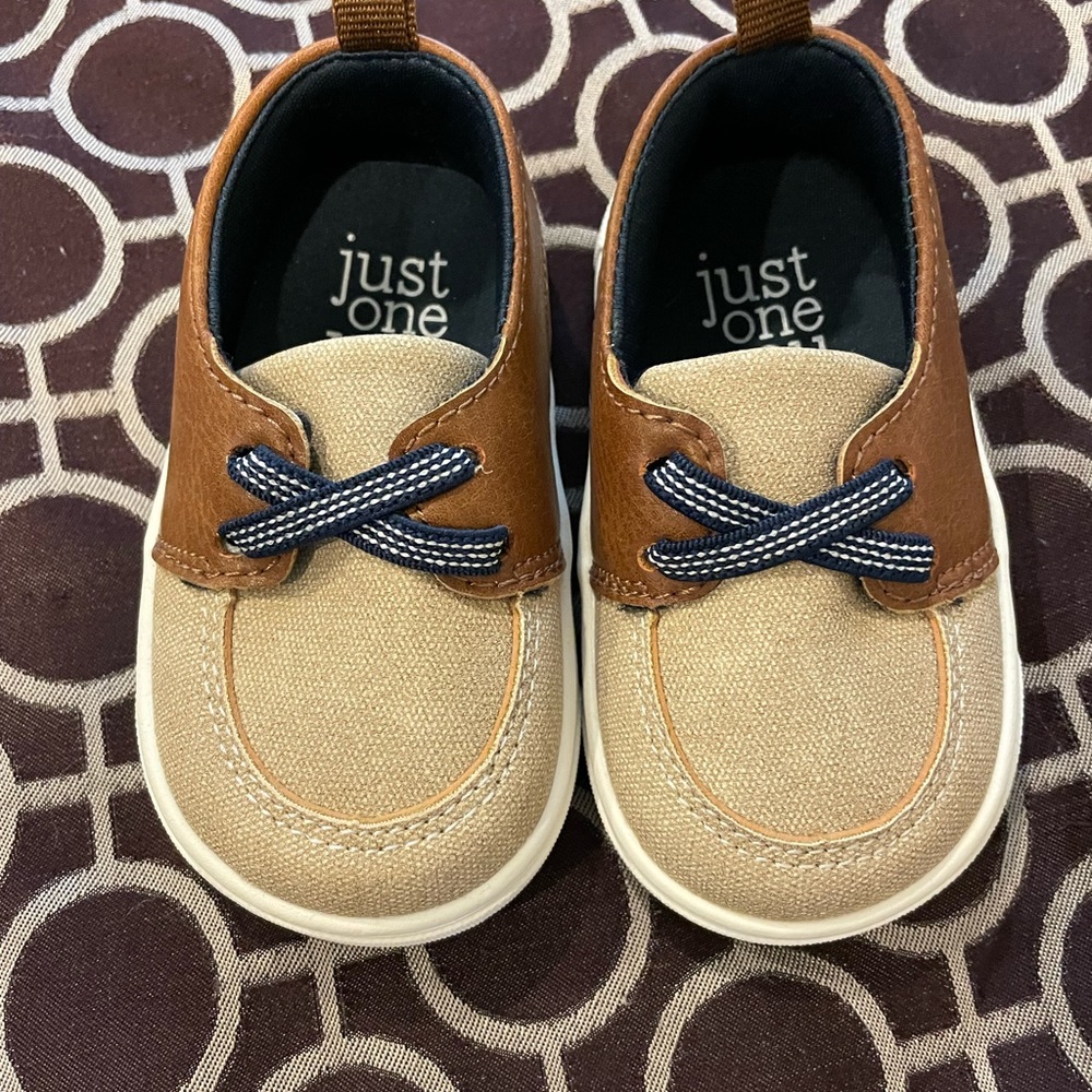 NWOT Carter’s beige baby loafers. Size 4